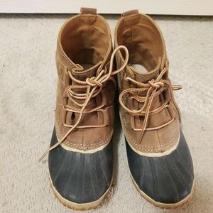 Sorel out N about Size 9